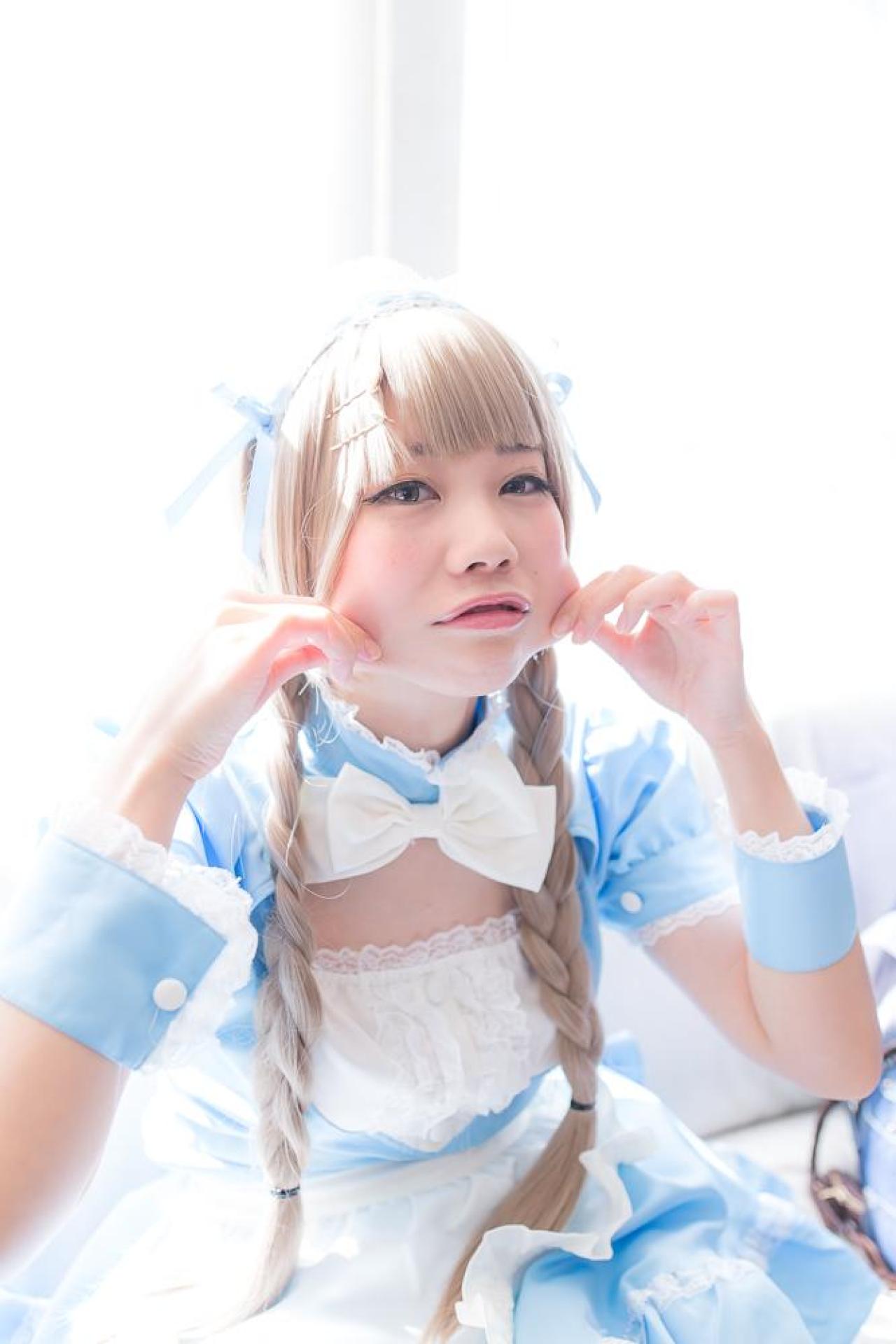 ないる做鬼脸卖萌