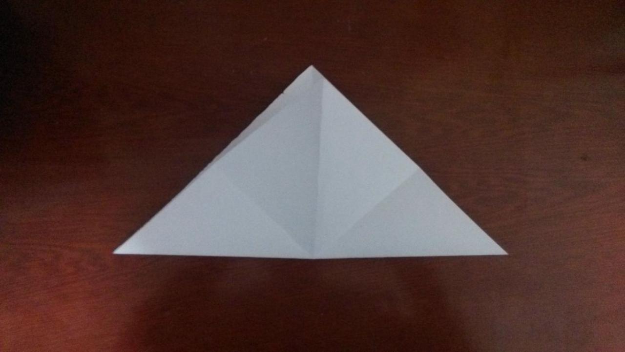 步骤一：沿着对角线折出折痕