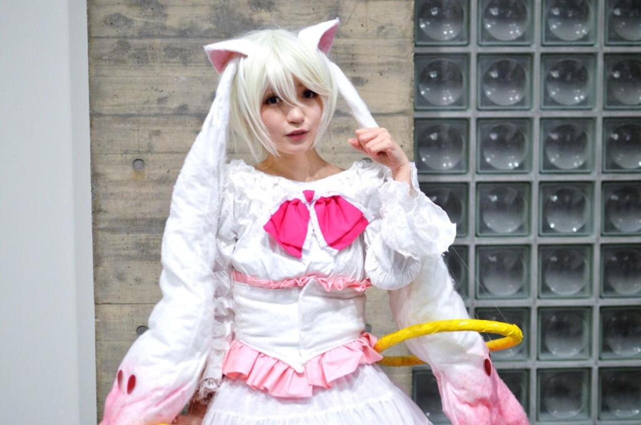 もころす扮拟人化丘比抬起左手作猫爪 站姿 立幅