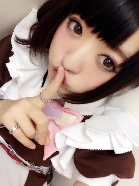 ice嘟嘴作嘘手势卖萌自拍