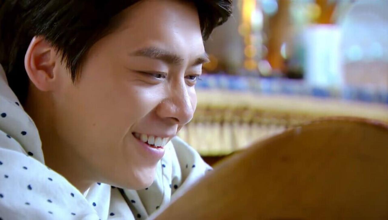 李易峰扮宁致远微笑的侧脸表情