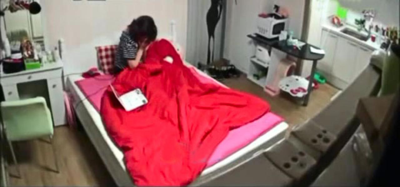 女友正在擤鼻涕