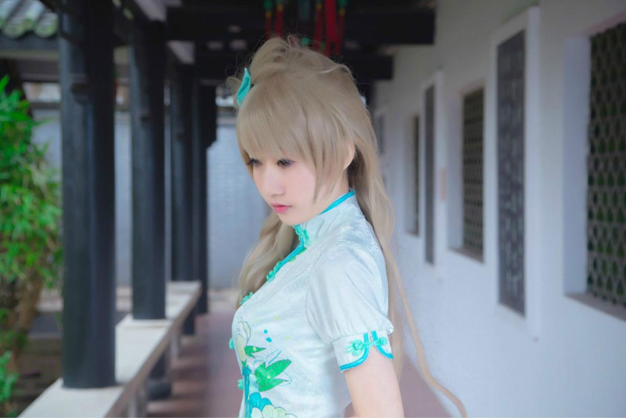 Panta扮演南小鸟在回廊的侧脸