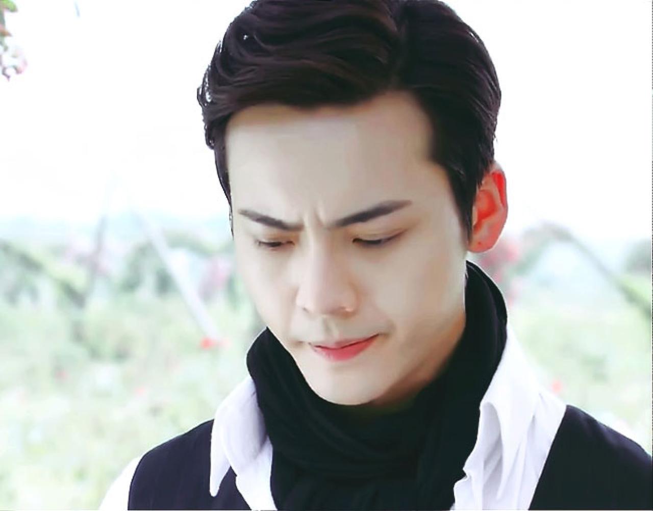 陈伟霆扮安逸尘撇嘴表情