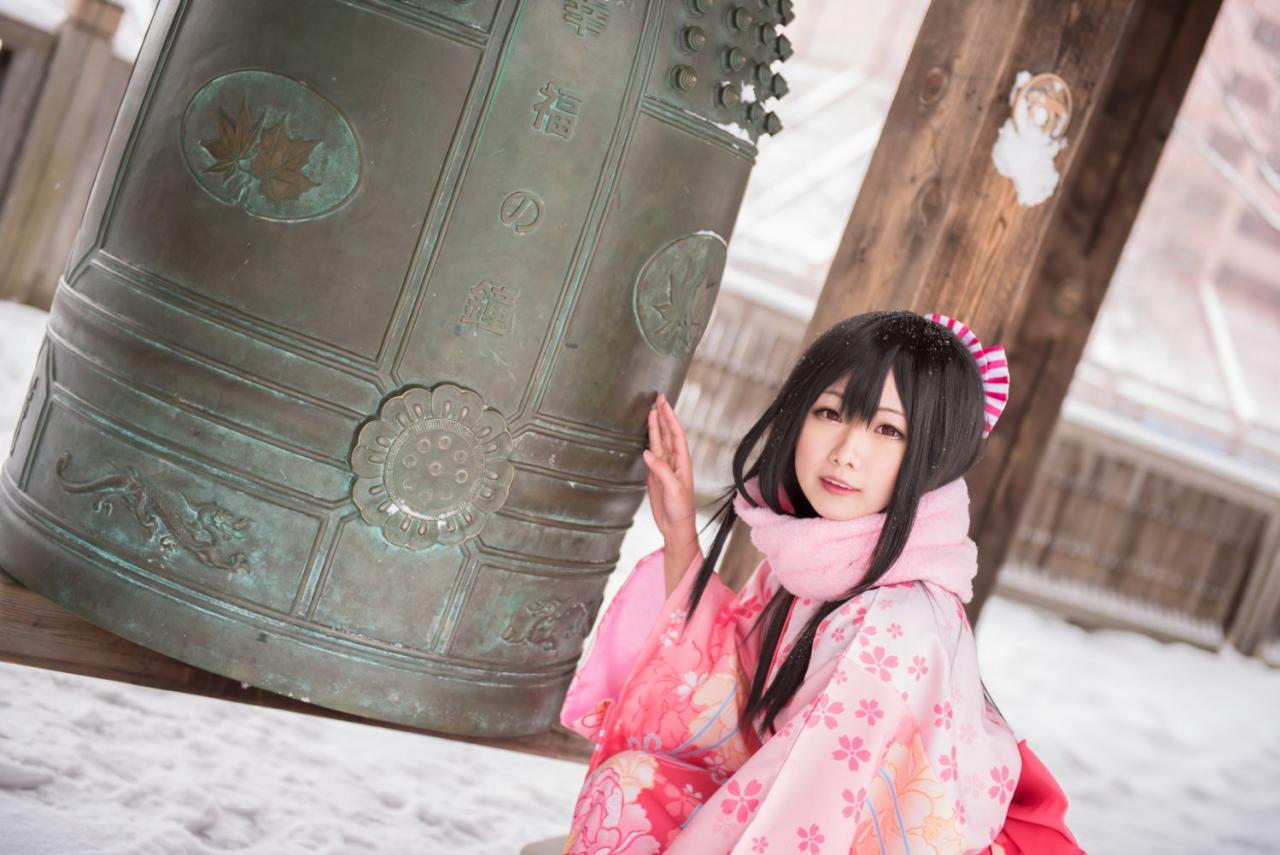 蹲在一旁，阿侠轻扶幸福の钟