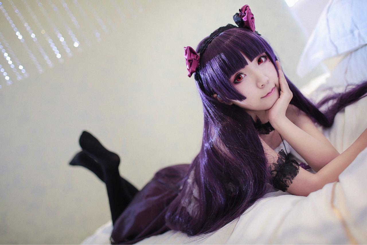 十三扮五更琉璃黑猫扒在床上 侧面 横幅