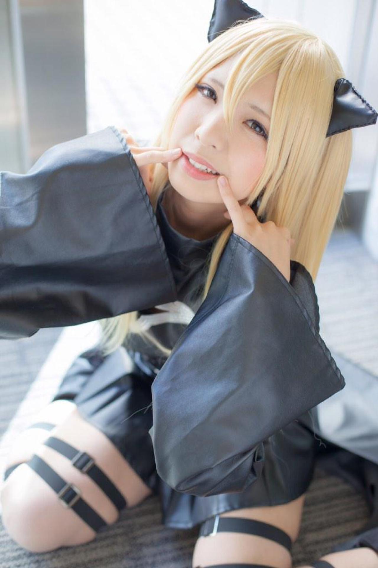 りっきゅん扮伊芙金色暗影作鬼脸卖萌 坐姿 立幅