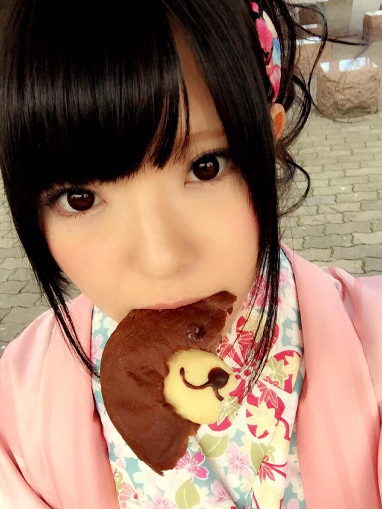 雪瀬 ハル吃包卖萌自拍