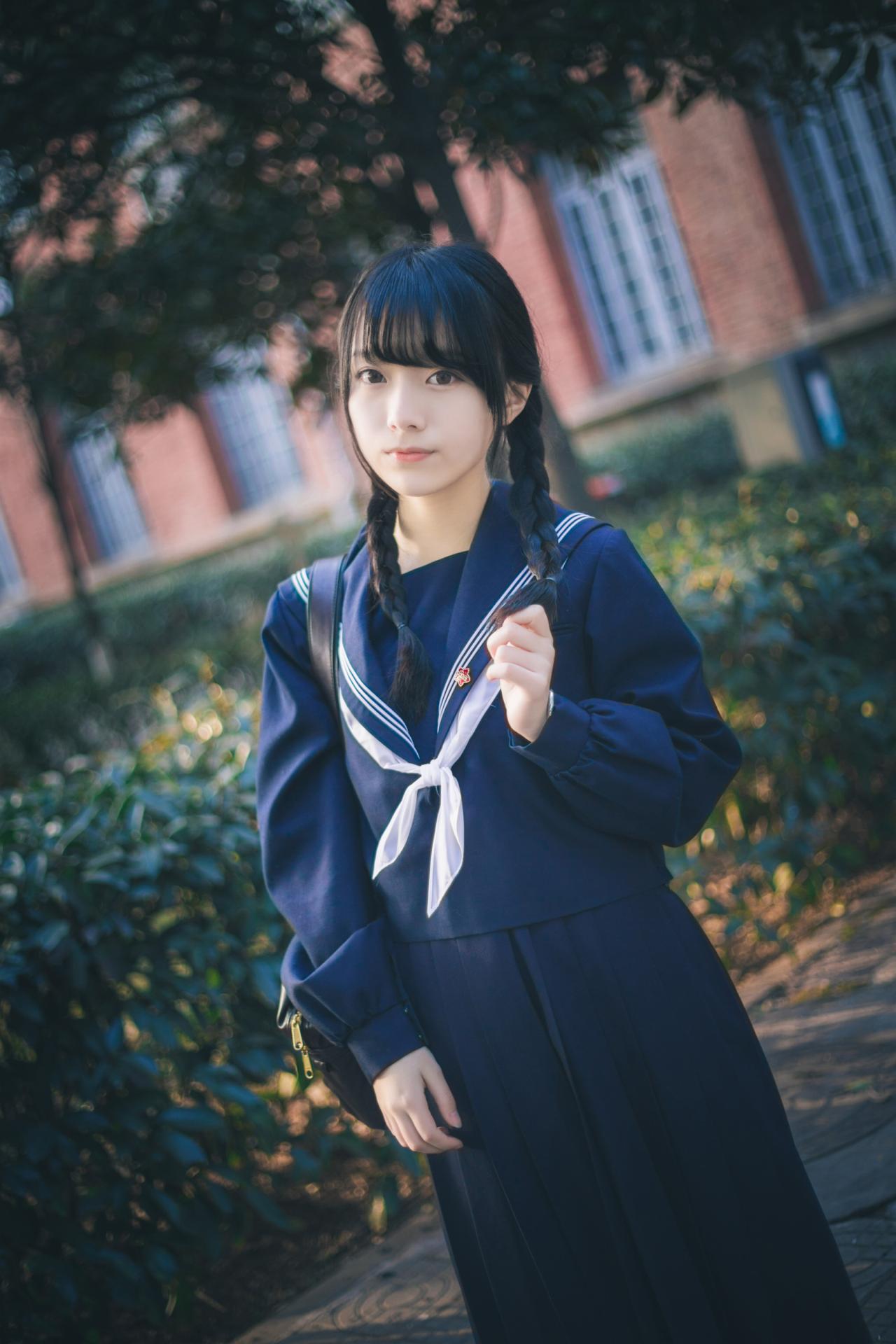 红提子挎着包 站姿 立幅