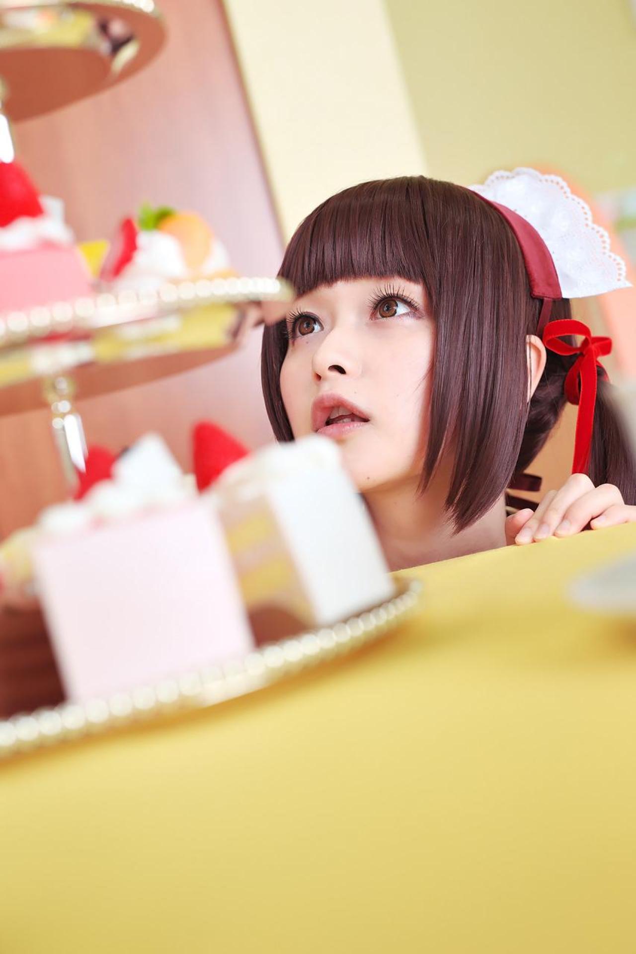 とめと看着蛋糕的渴望的神情