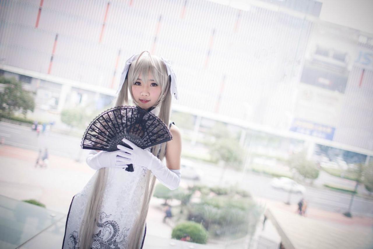 Chanlyco鬼畜瑶双手捧着扇子 站姿 横幅