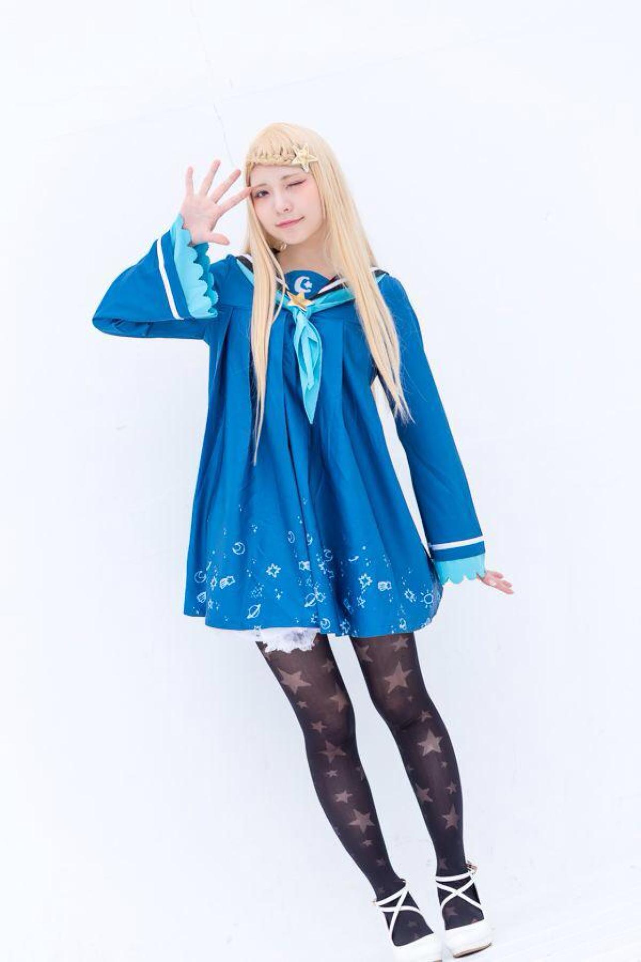 ぱんつぇれら伸出右手五指，眨眼卖萌 全身 立幅