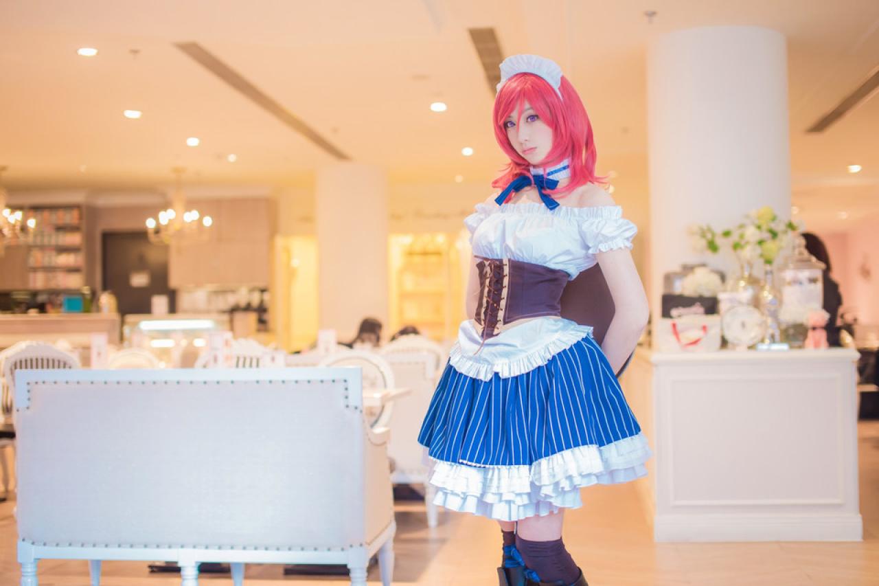 小珞兒扮西木野真姬双手背后 站姿 横幅