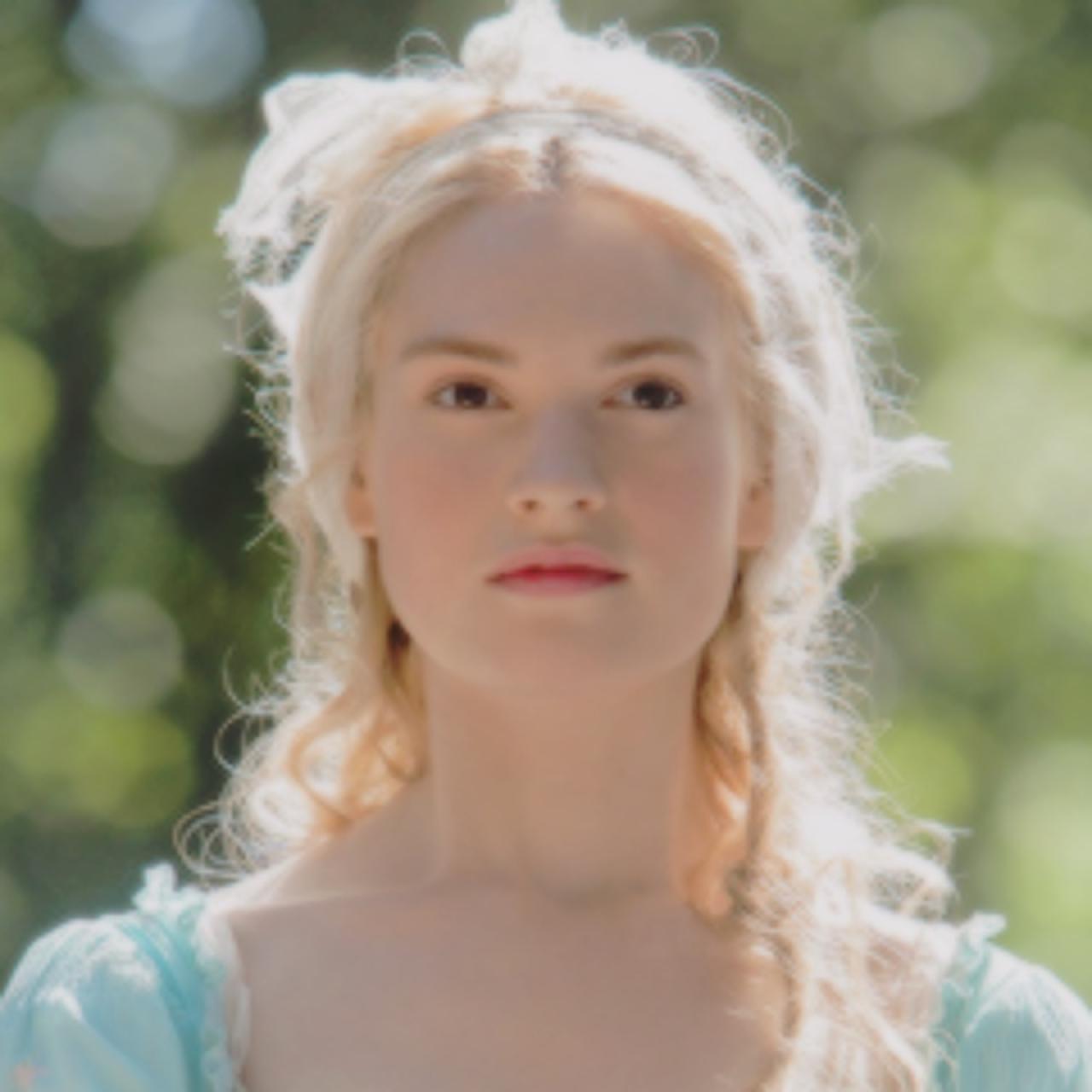 正脸的灰姑娘头像