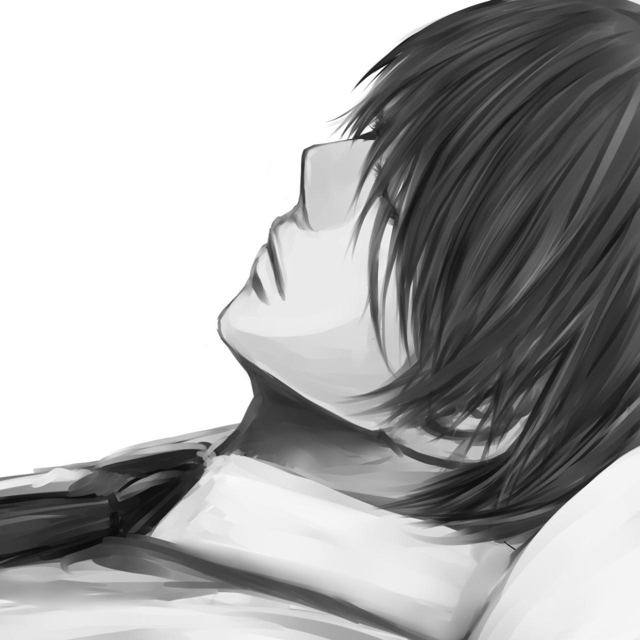 戴着领带斜躺着身子闭目凝思的黑白长发男生头像