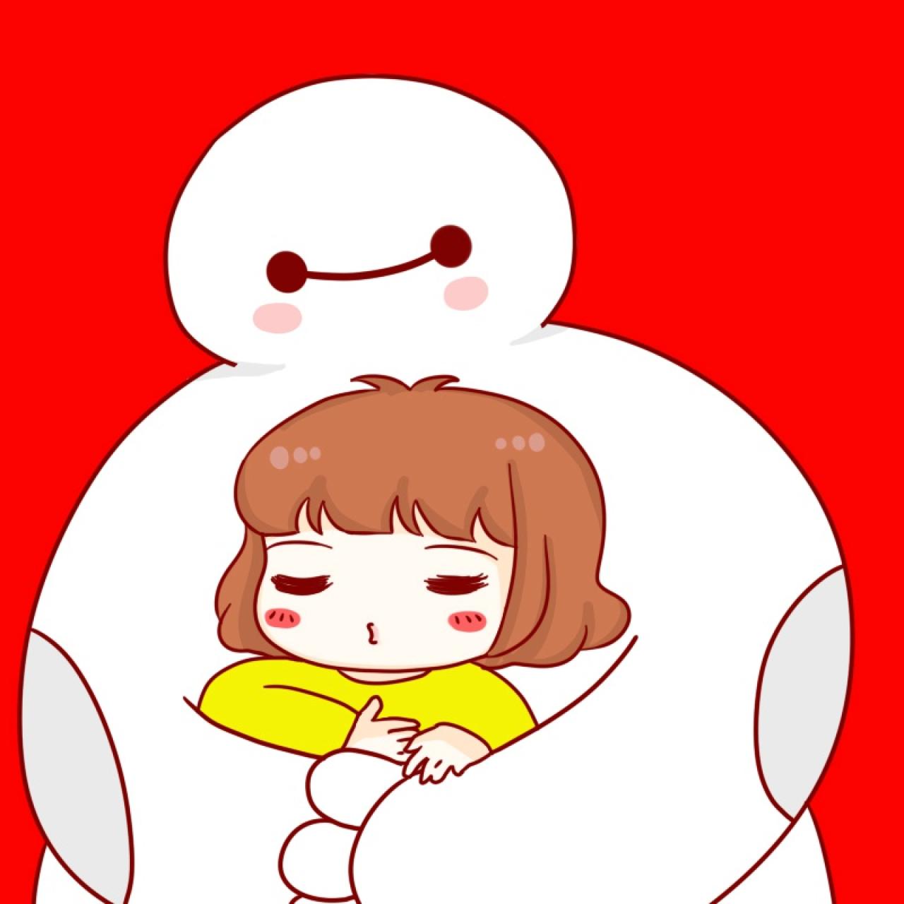 女用情侣头像：被大白抱在怀里的短发女生头像