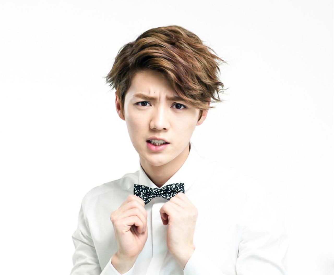 双手拎着蝴蝶结的鹿晗头像