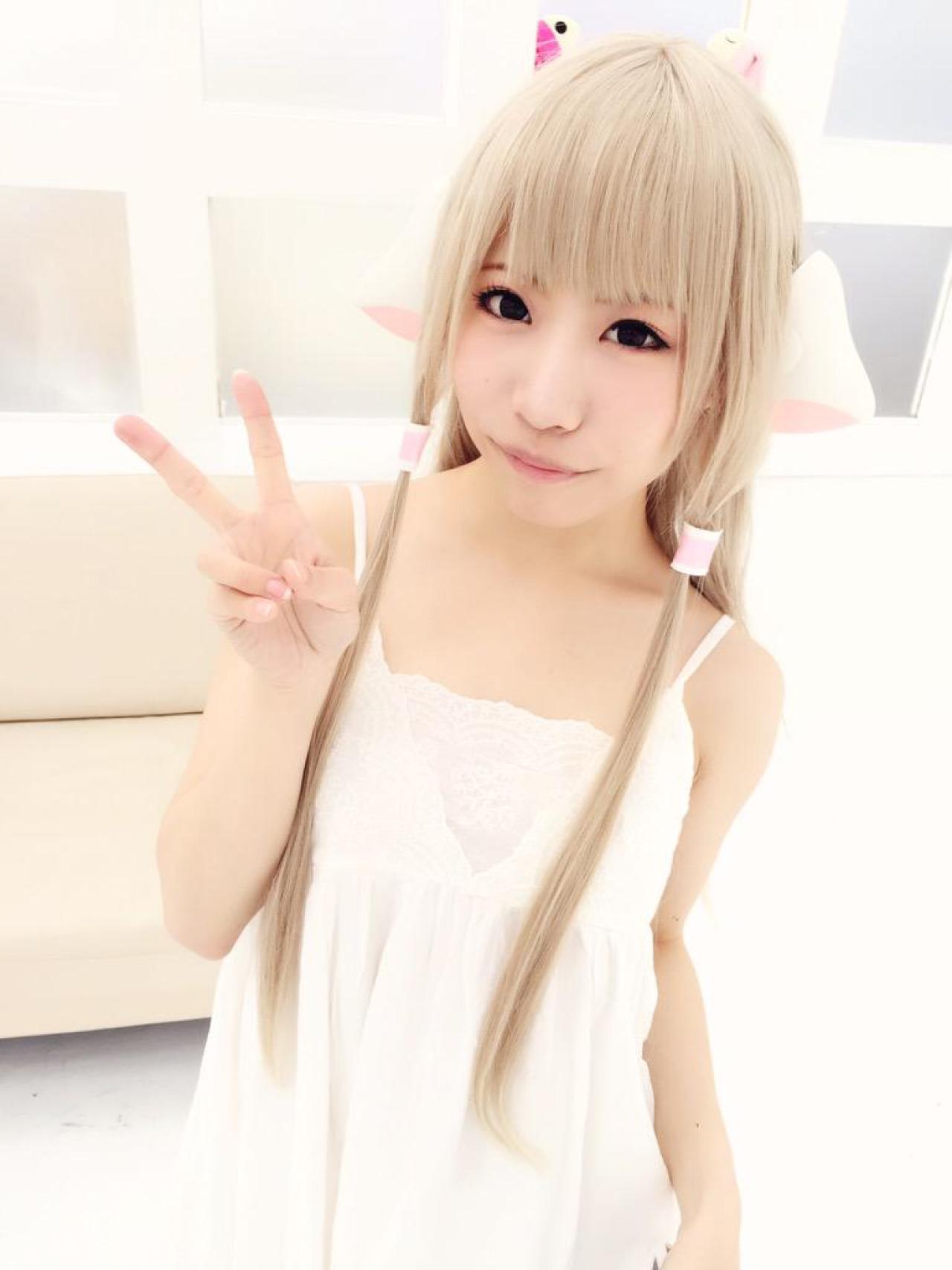 fleia扮小叽作剪刀手卖萌