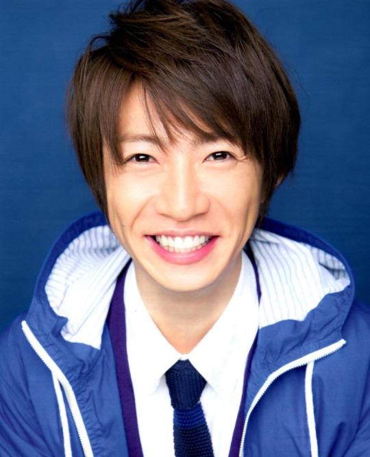 龇牙微笑的堂本刚头像