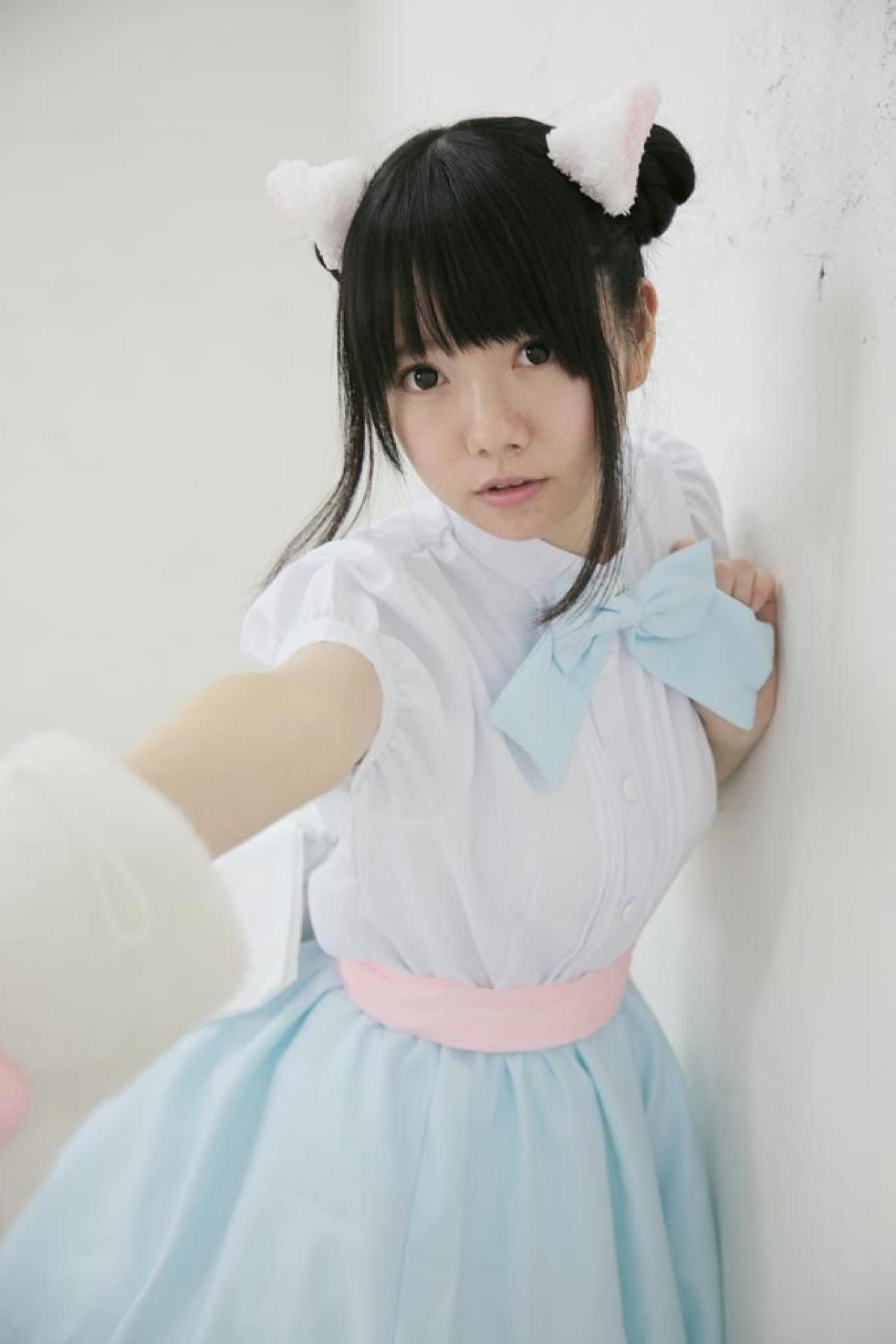 あっきん扮猫耳娘扶墙侧身站姿