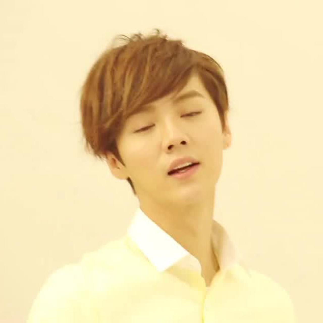 眯眼的鹿晗头像