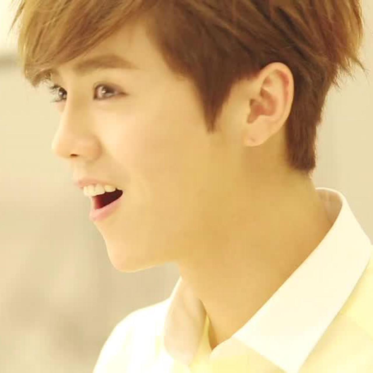 微笑侧脸的鹿晗头像