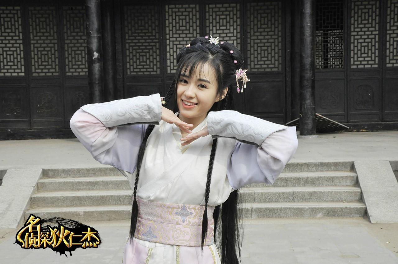 郑合惠子扮白洁微笑表情