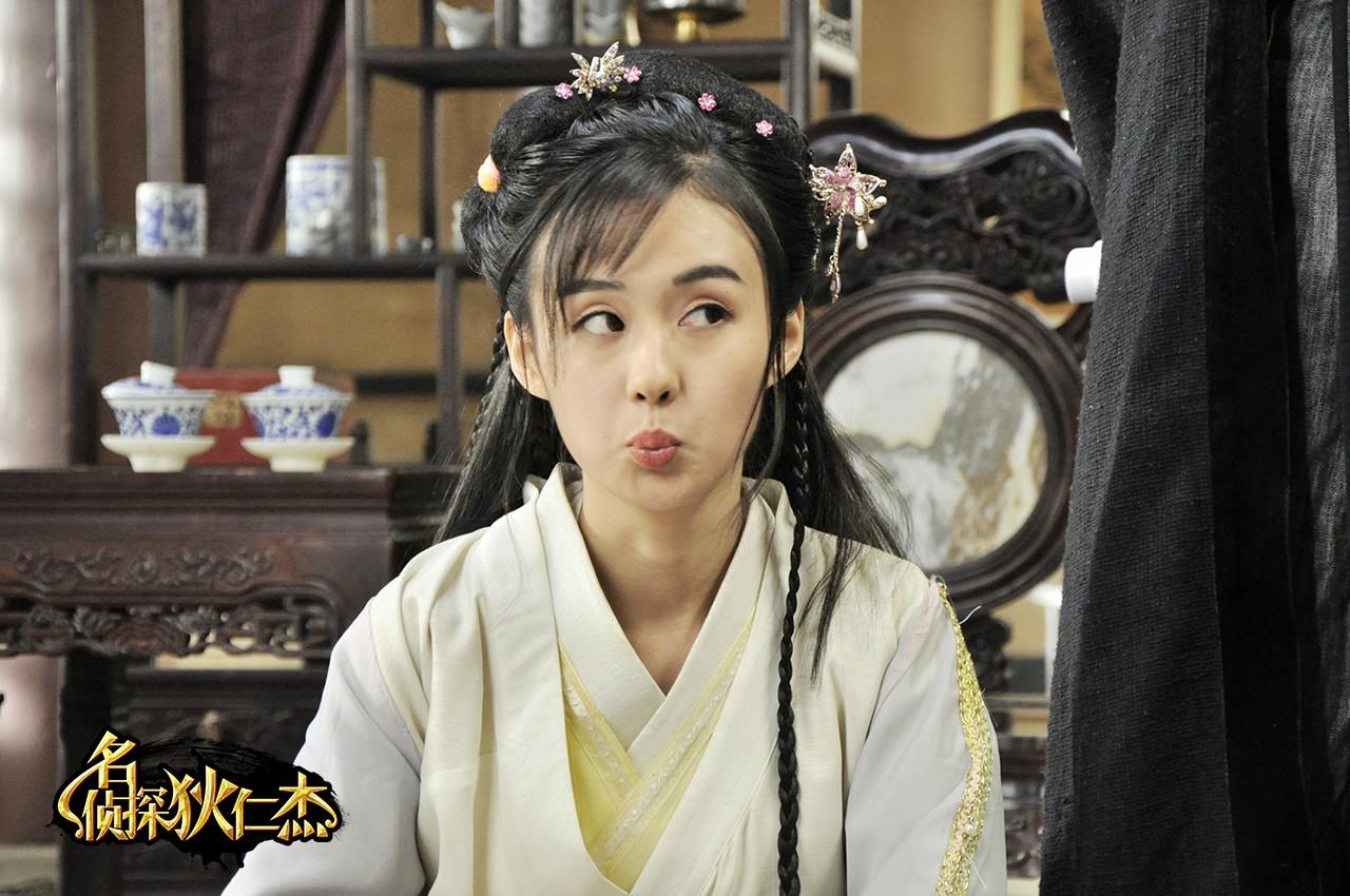 郑合惠子扮白洁嘟嘴卖萌表情