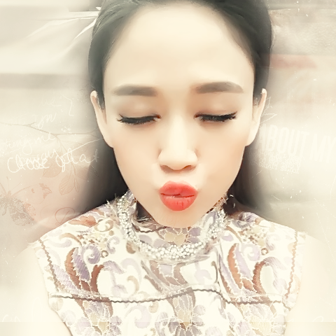 嘟嘴卖萌的陈乔恩头像