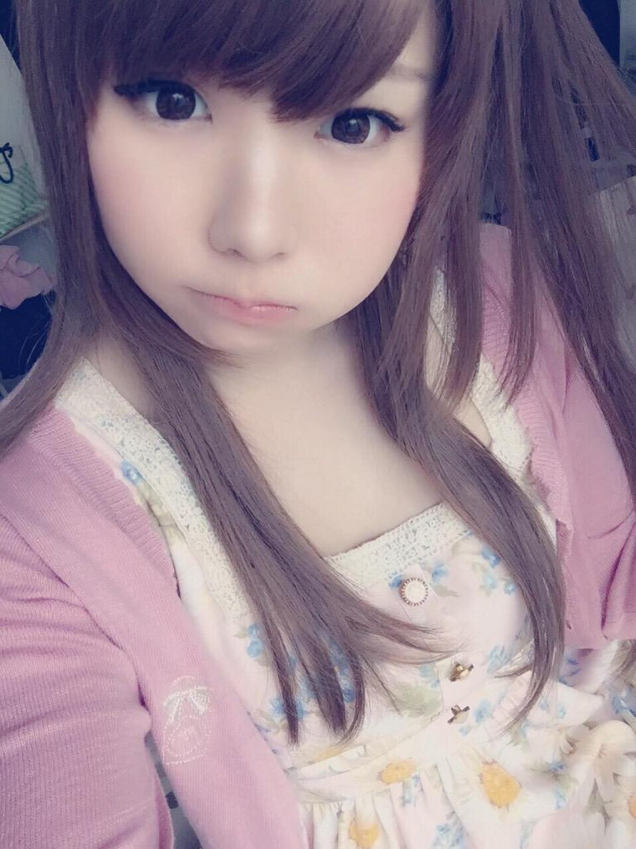 えなこ嘟嘴卖萌