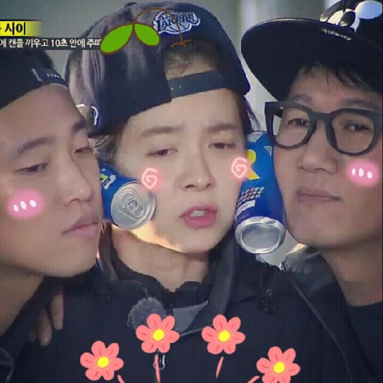 脸贴着饮料瓶的宋智孝头像