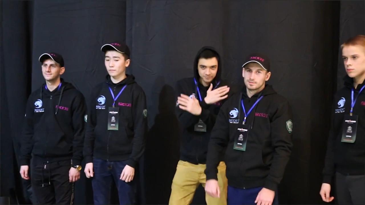 StarSeries第一到第三赛季的冠军的Arcade战队的五位成员在比赛现场