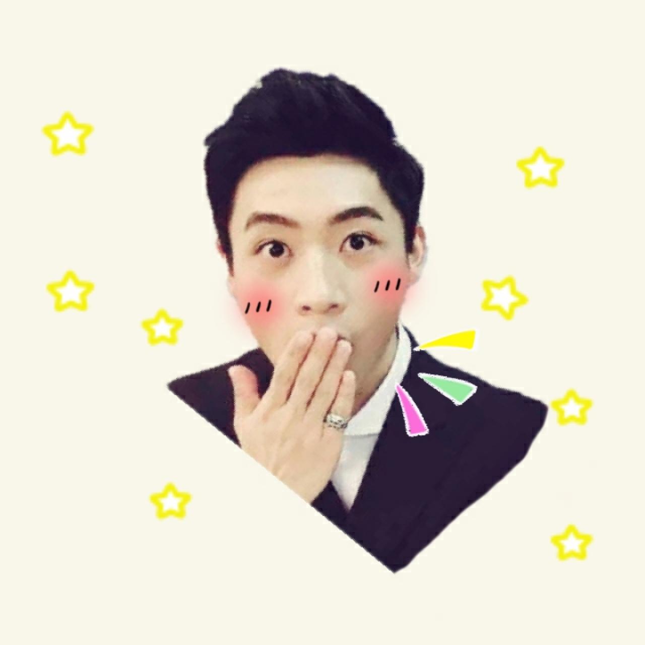 星星装饰的飞吻的魏晨头像