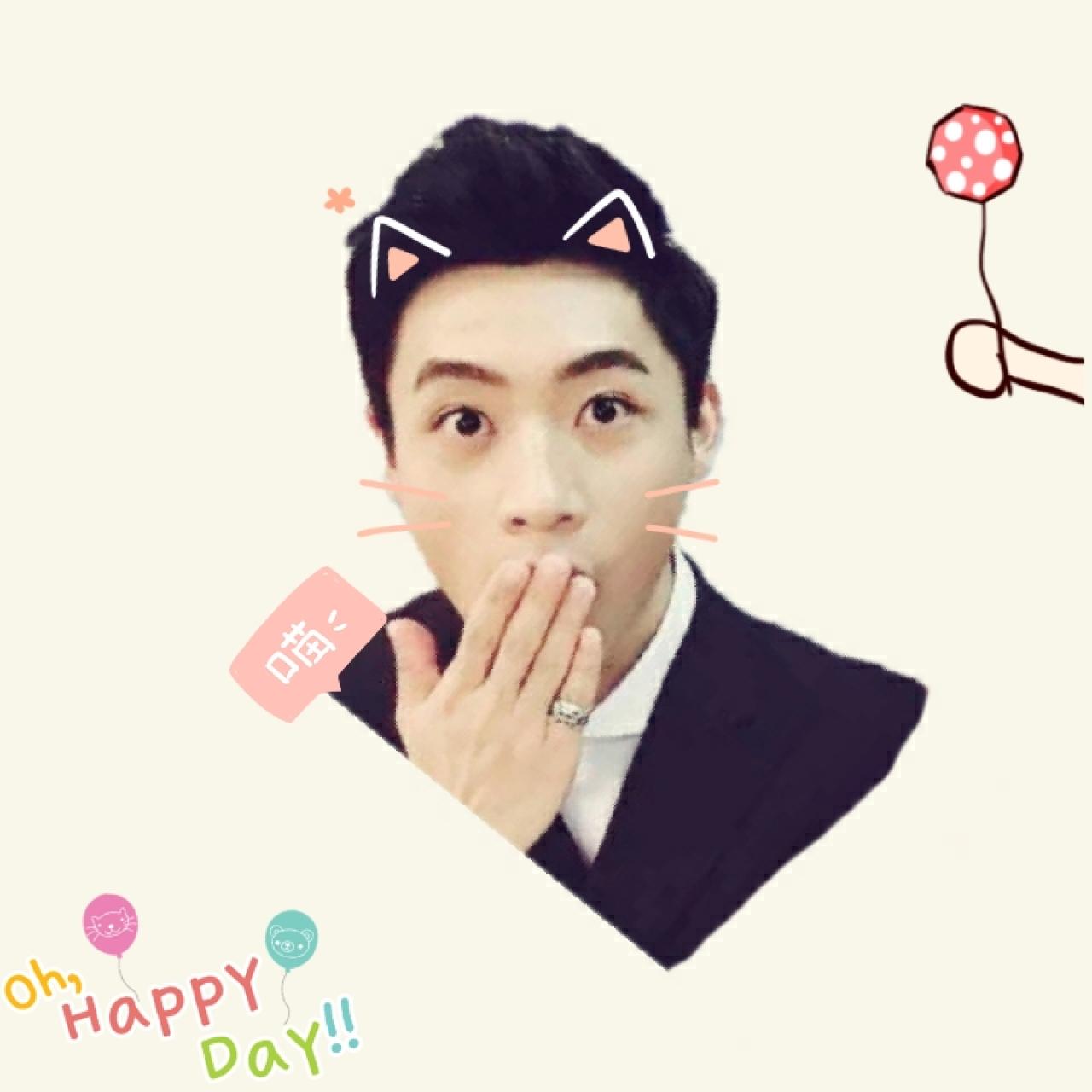 戴猫耳棒棒糖修饰的飞吻的魏晨头像