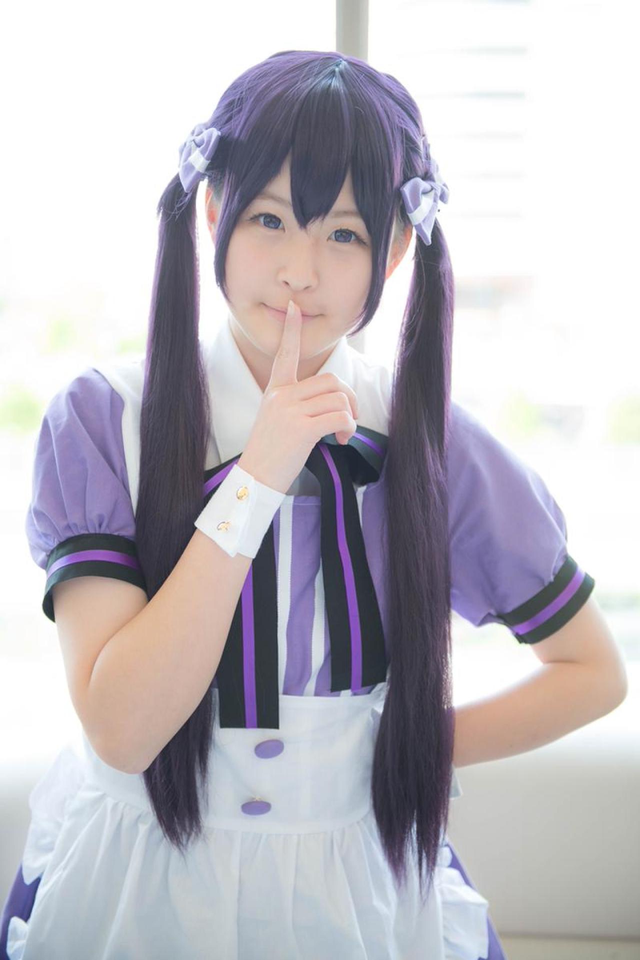 南ふうたそ扮天天座理世左手叉腰，右手作嘘手势卖萌