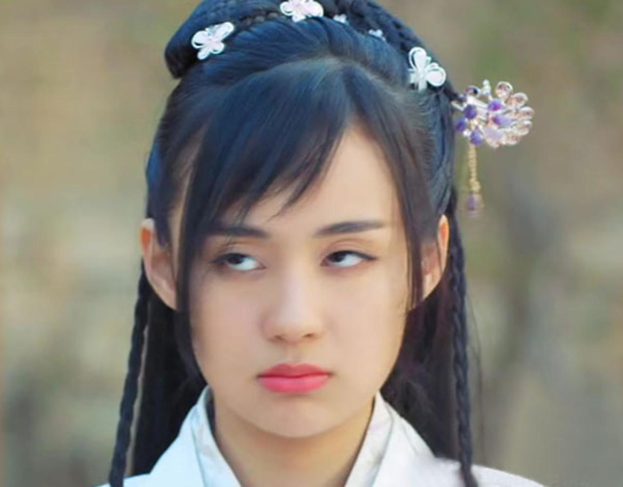 郑合惠子扮白洁右翻白眼表情