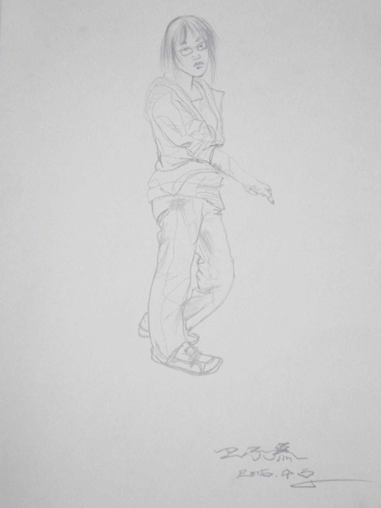 侧身站立的戴眼镜的女青年 人物速写 卫子慕画
