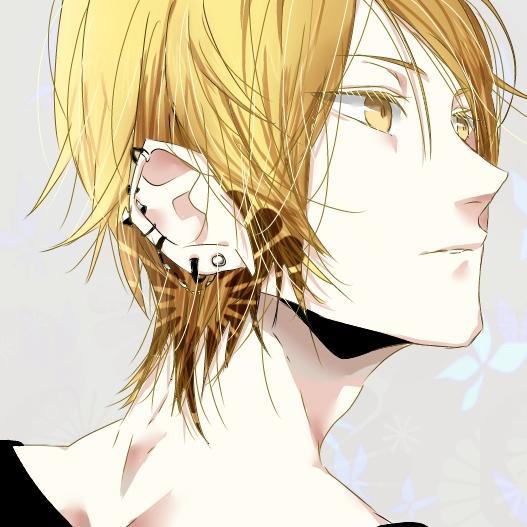 橙色长发和眼睛的戴着耳钉的男孩头像