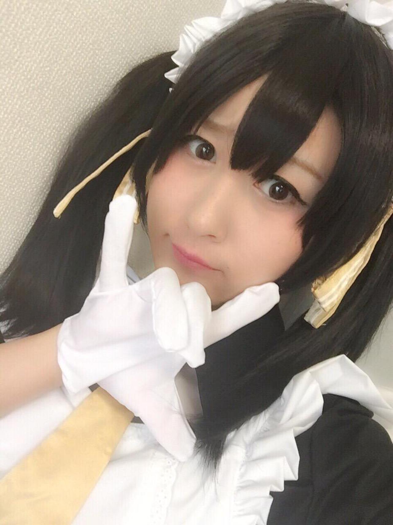 きなぎ扮矢泽妮可作ILOVEYOU手势自拍