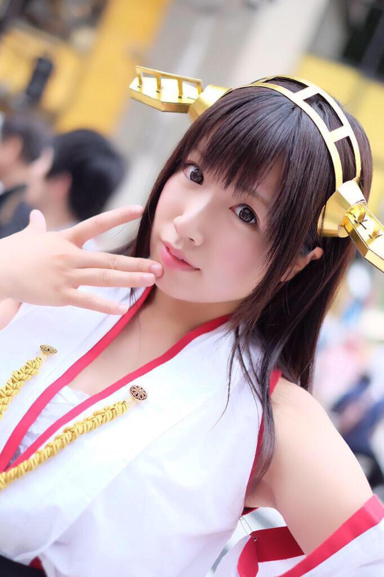 ゆとり扮榛名轻抚唇角 对角线构图