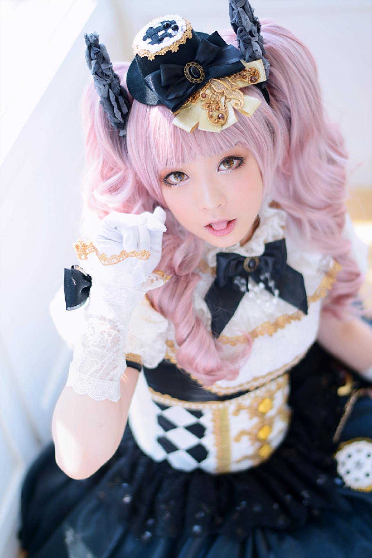 兔娘tomia扮爱丽丝吐舌卖萌