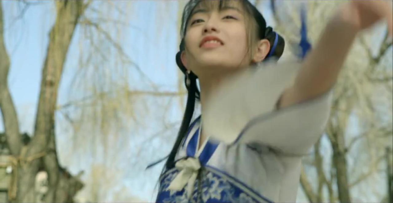 孙雪宁扮赵灵儿正在大战僵尸