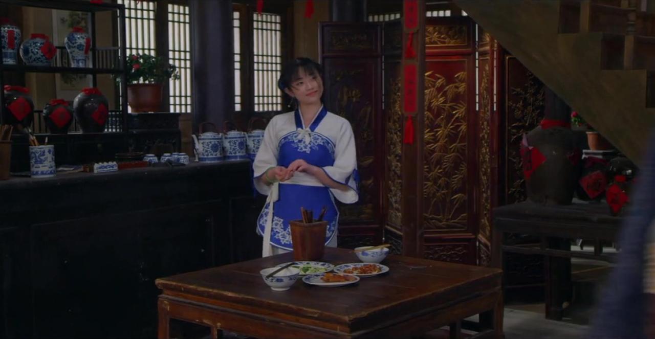 孙雪宁扮赵灵儿刚收了客人银子欣喜的样子