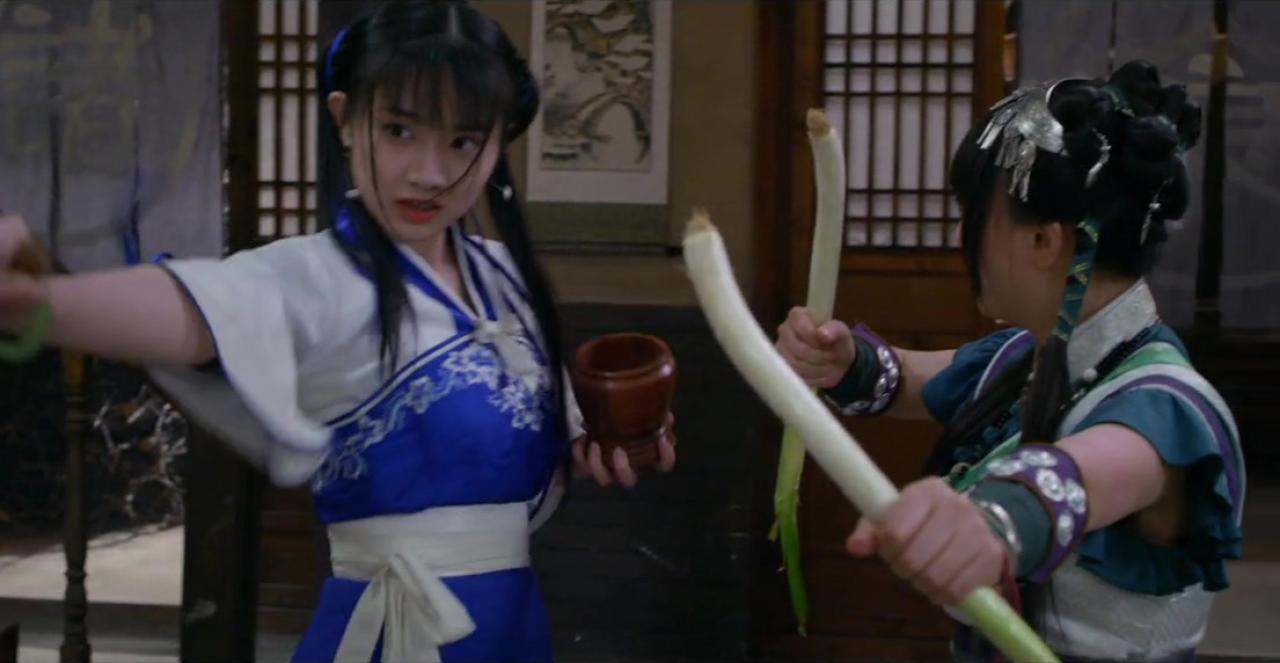 孙雪宁扮赵灵儿与童可可扮阿奴斗高手