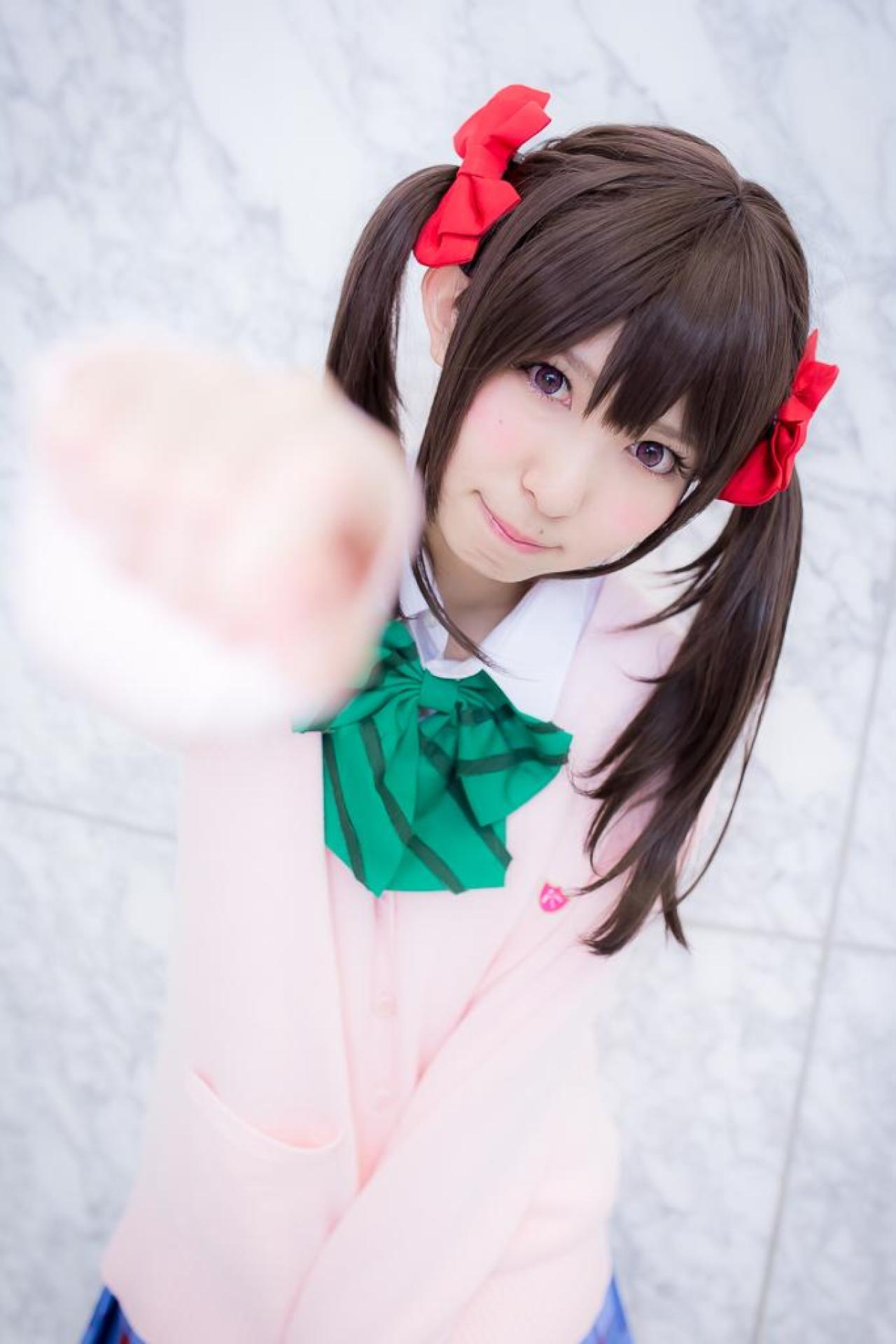 璃波扮演LoveLive!矢泽妮可抿嘴卖萌 站姿