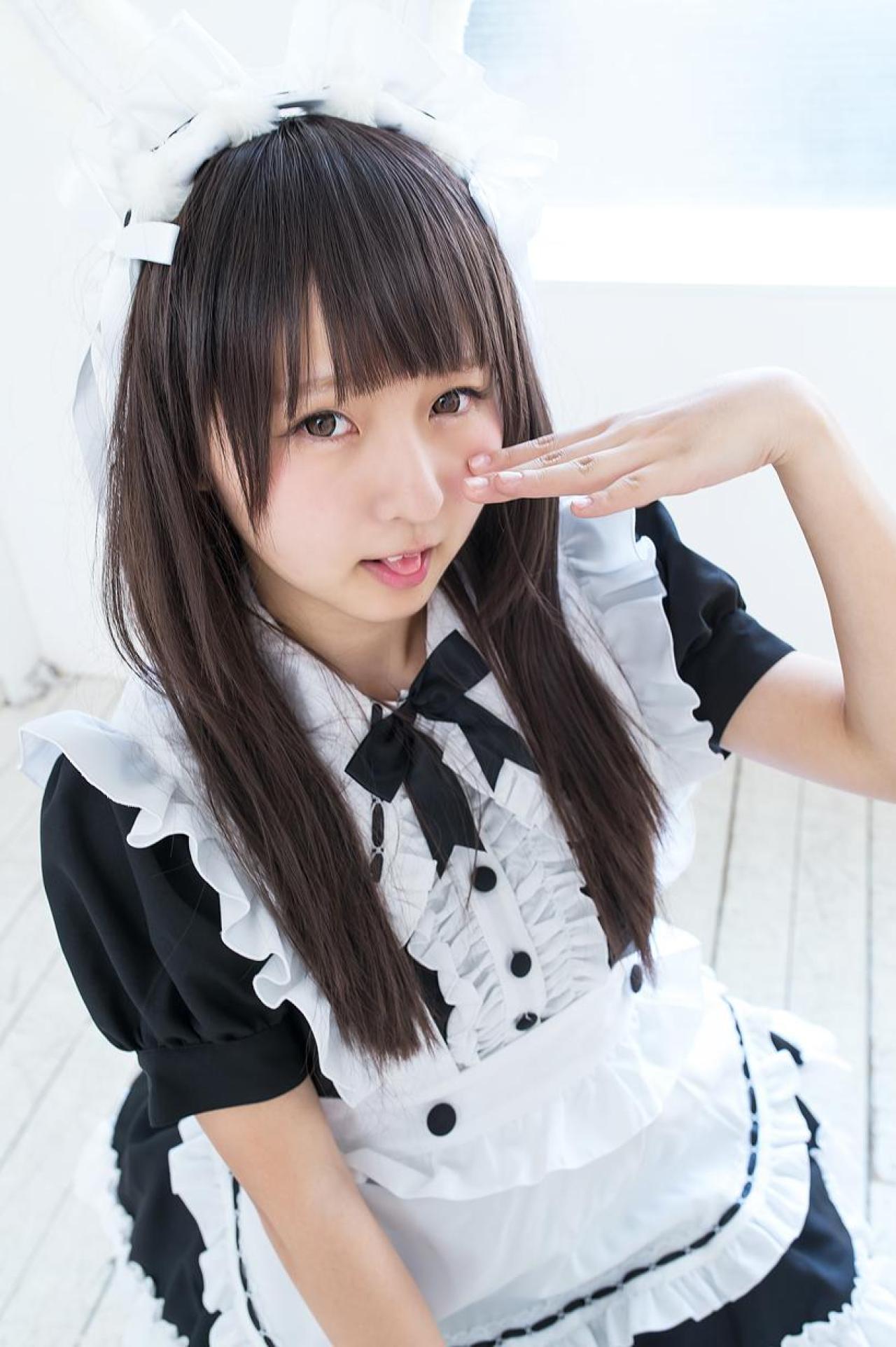 あんにゅい豆腐扮女仆吐舌卖萌 跪姿