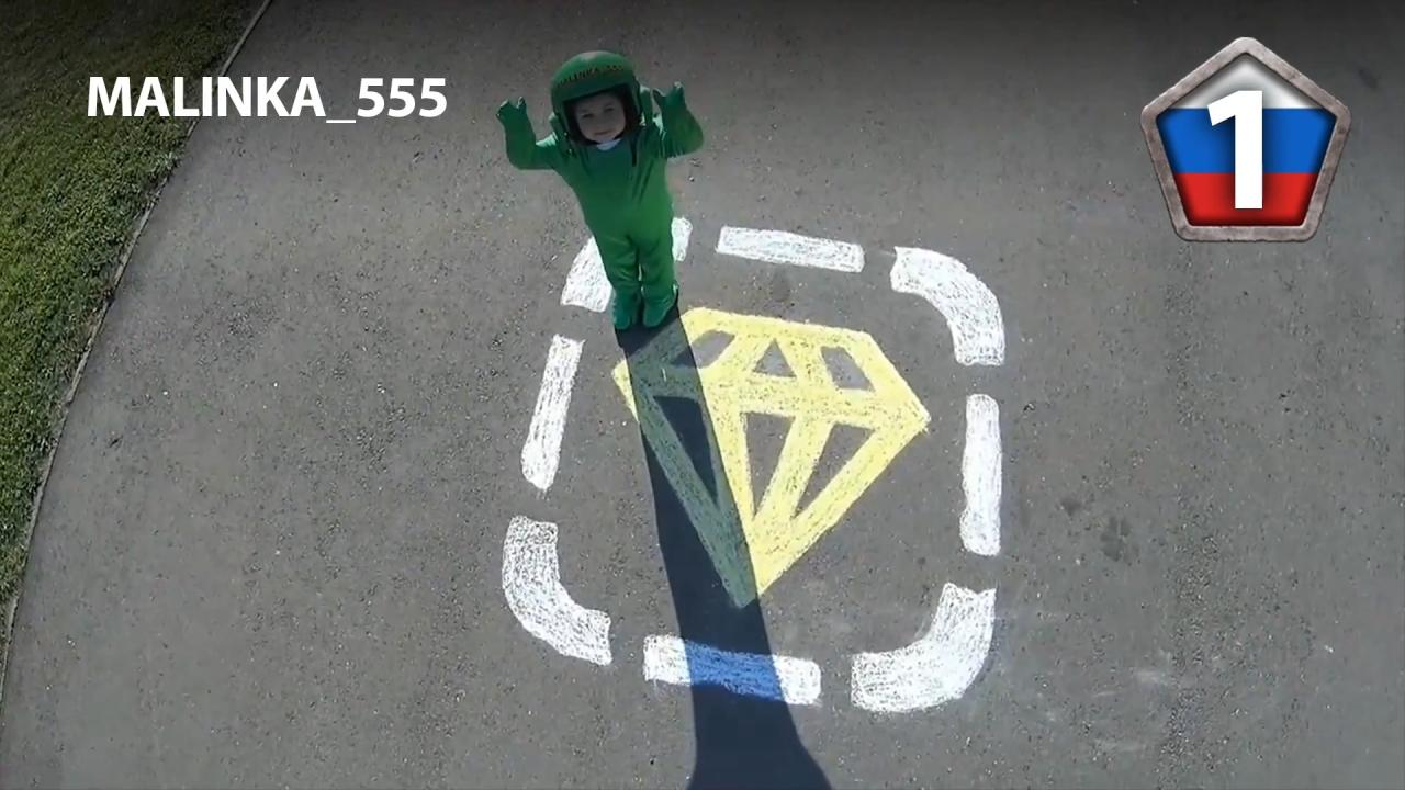 “3D坦克小姐”大赛第一名获得者MALINKA_555小女孩等待金水晶降落