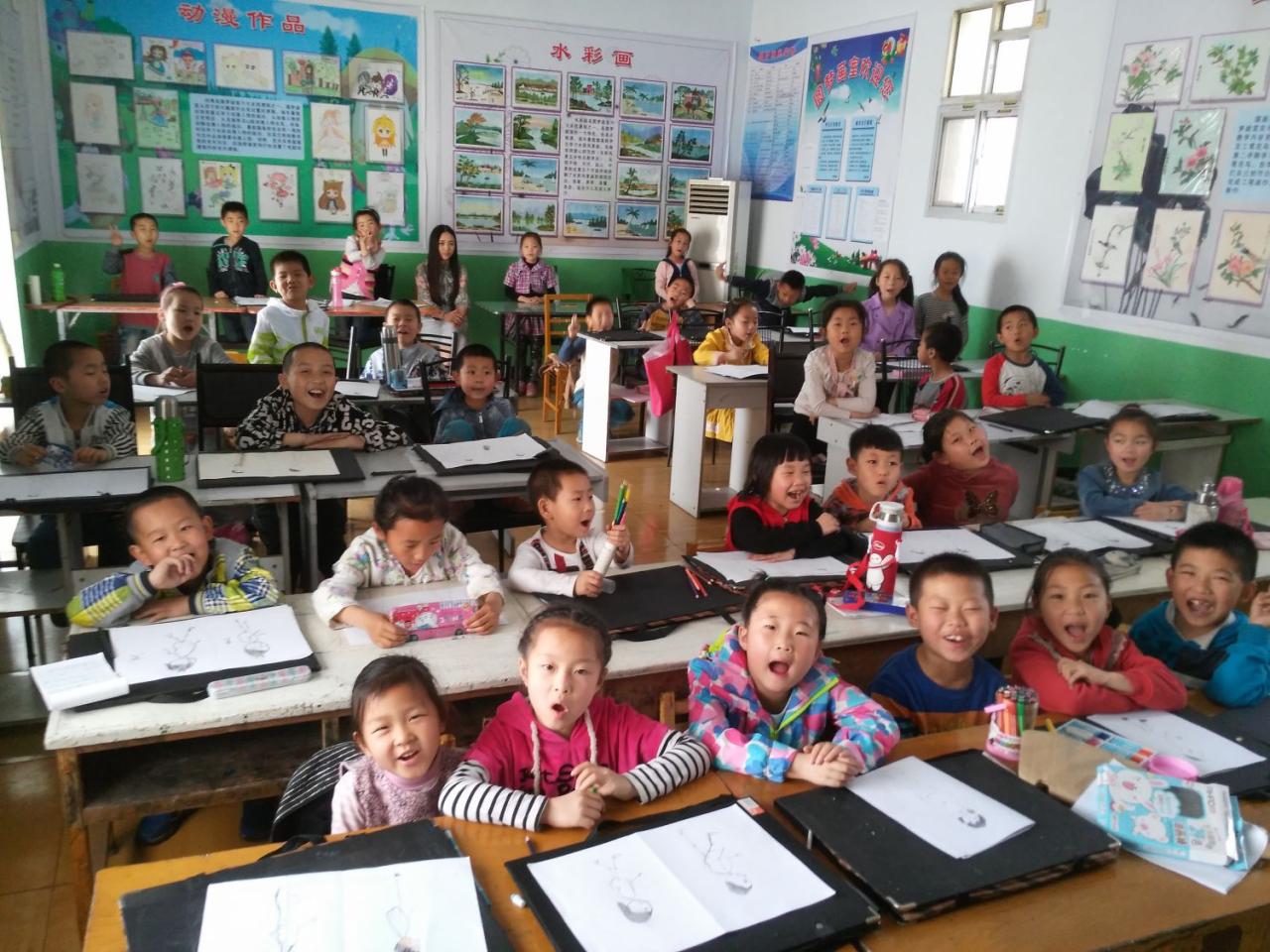 圆梦画室一部初小班学生课堂剪影