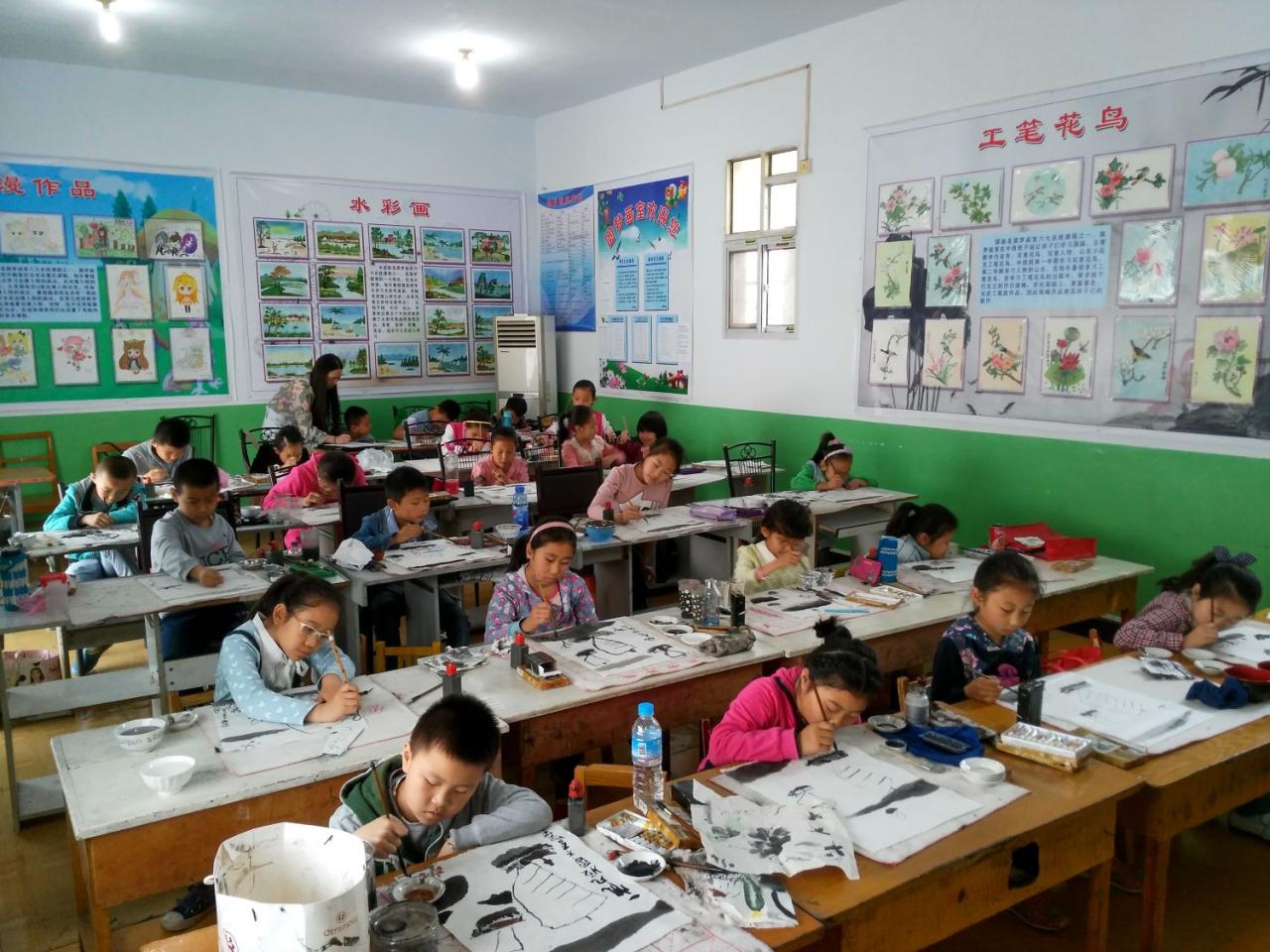 圆梦画室一部中级班学生课堂剪影