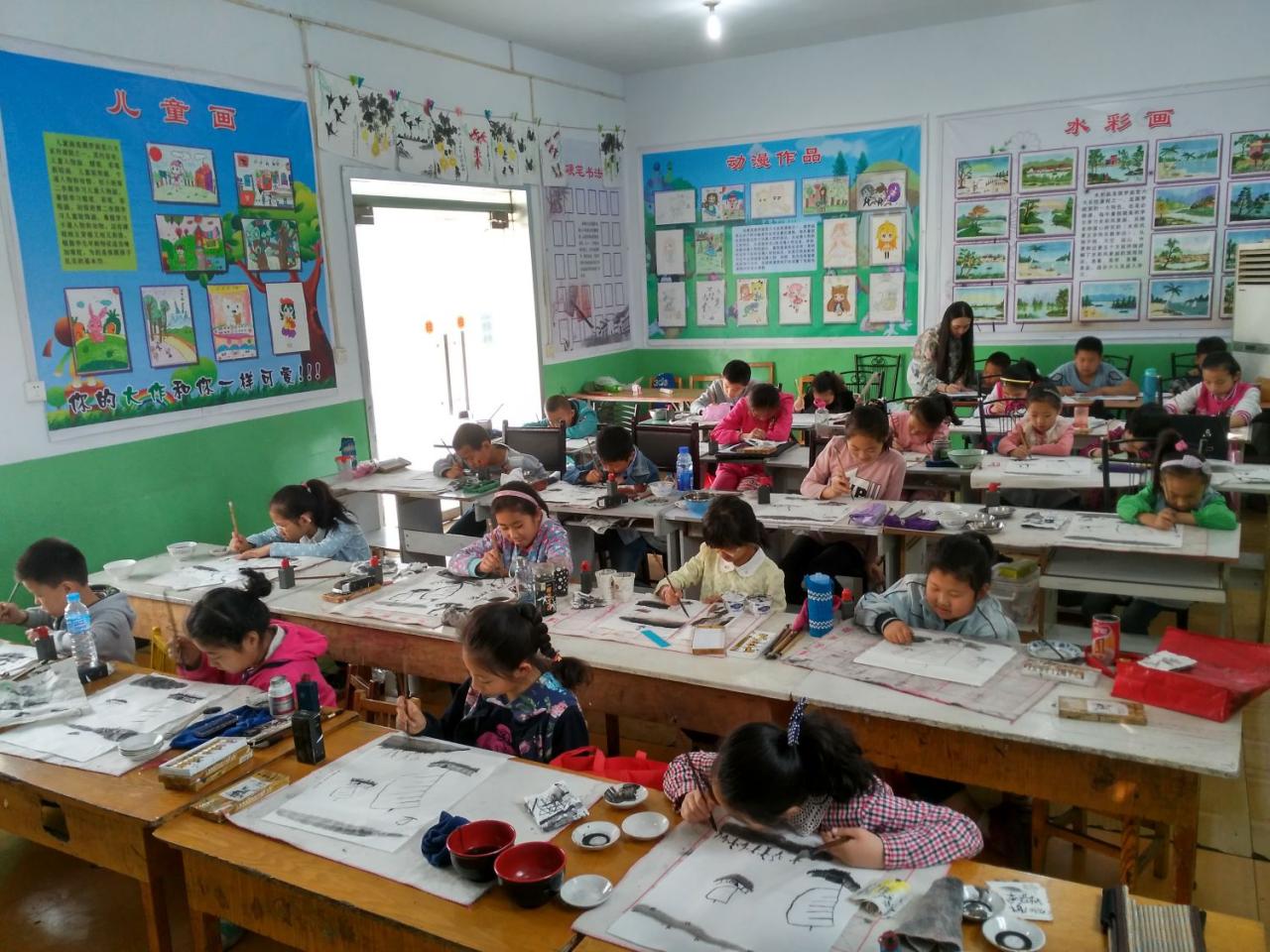 圆梦画室一部中级班学生课堂剪影